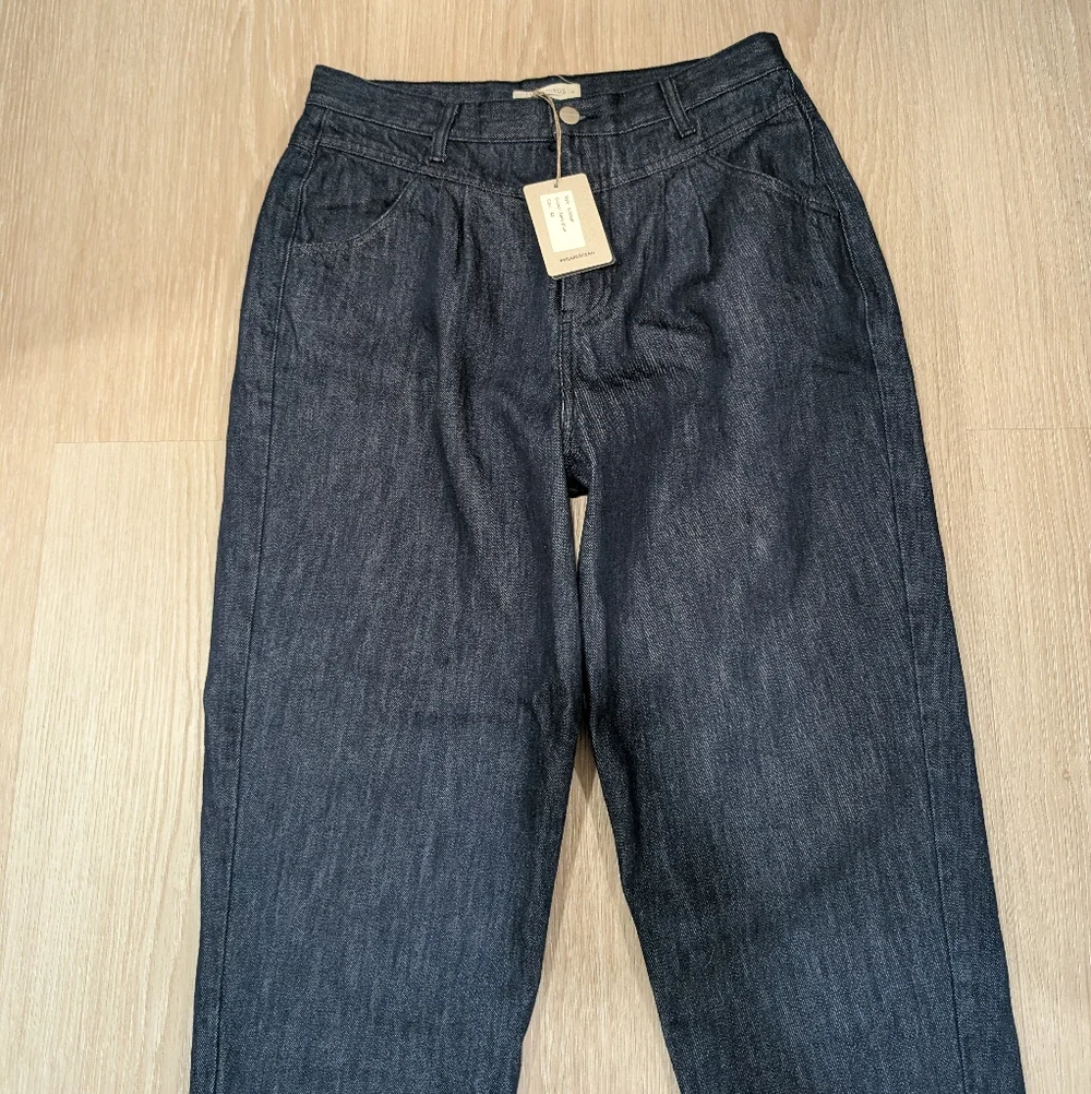 TwoThirds NWT Kiritibati Jeans in Dark Blue - Picture 2 of 16